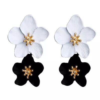 Yās Flower Earrings -Black & White