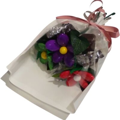 Mini bouquet of chocolates and chocolate dragees assorted colors