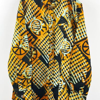 Camisa artesanal de cuello mao en tela batik africana tintada a mano. 1.