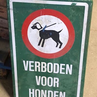Verkeersbord "Verboden voor honden"