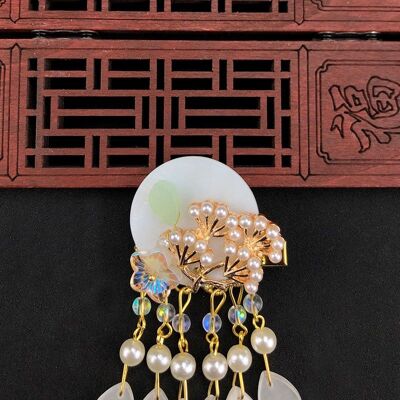 Oriental Shell Pearl Flower with Tassels Hair Clip