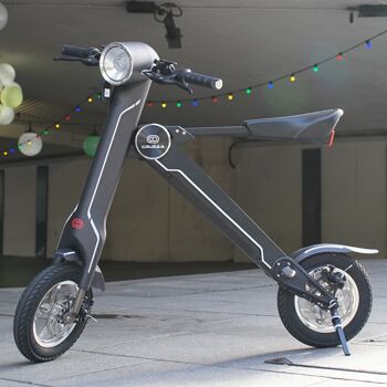 Scooter électrique 35 km d'autonomie et 25 km/h vitesse maximale Cruzaa Bluetooth E Scooter Racing Blanc 10