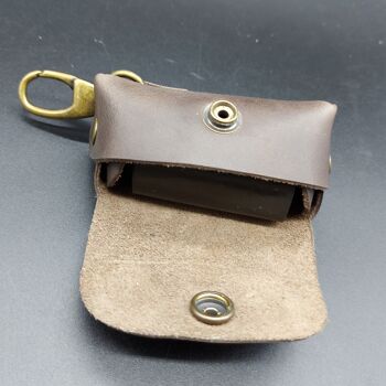 Porte-sac pour chien fabriqué à la main en cuir naturel de 2 mm d'épaisseur. Levrette Opplav (couleur marron foncé) 3
