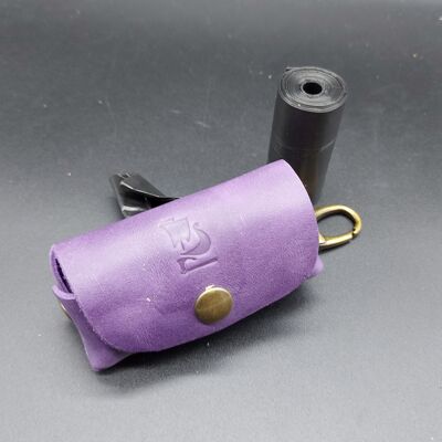 Handgefertigter Hundetaschenhalter aus 2 mm dickem Naturleder. Opplav Hündchen (violette Farbe)