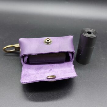 Porte-sac pour chien fabriqué à la main en cuir naturel de 2 mm d'épaisseur. Levrette Opplav (couleur violette) 3