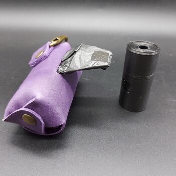 Porte-sac pour chien fabriqué à la main en cuir naturel de 2 mm d'épaisseur. Levrette Opplav (couleur violette) 4
