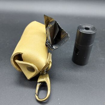 Porte-sac pour chien fabriqué à la main en cuir naturel de 2 mm d'épaisseur. Levrette Opplav (couleur moutarde) 4