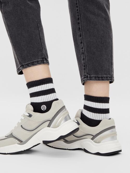 Bio Sneaker-Socken Retro - Sportliche schwarze Socken mit Streifen
