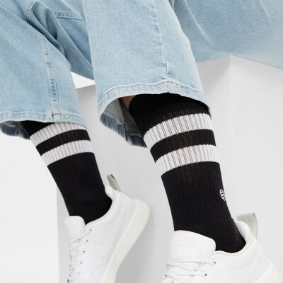 Bio-Socken Retro Style - Schwarze Tennissocken mit Streifen und gesticktem Logo