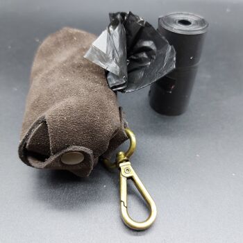 Porte-sacs pour chien fabriqués à la main en cuir suédé naturel de 1,3 mm d'épaisseur. Opplav doggySuede (couleur chocolat) 4