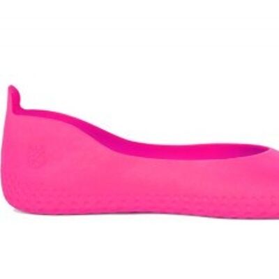 auf rosa nassem Schuh