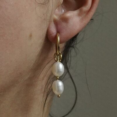 Romantici orecchini di perle in acciaio, catena, anello