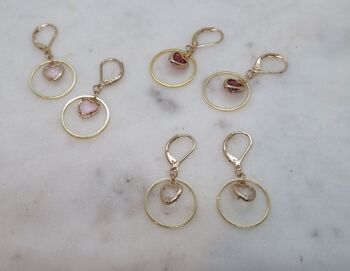 3 paires de boucles d'oreilles - pierre - coeurs - or - rouge/rose/blanc