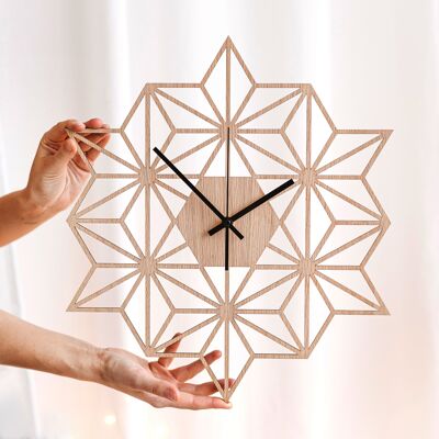 Uhr SCHNEEFLOCKE - Geometrische Wanduhr aus Holz