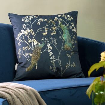 Celina Digby Oreiller de canapé en velours super doux de luxe 43x43cm avec rembourrage rembourré, bleu marine paon, plume d'oiseau opulente et motif floral 2