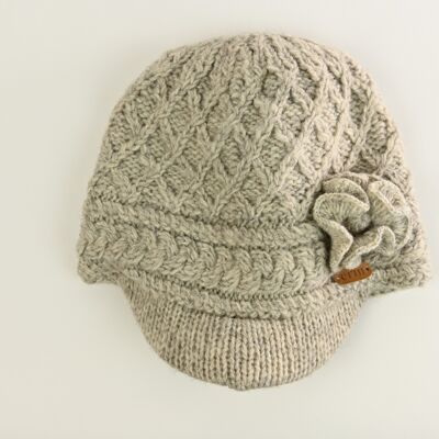 PK1640 Aran Trellis Peak Hat con flor de avena