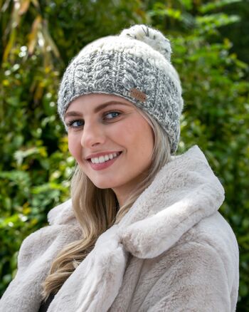 PK1331 Bonnet à Pompon Inégal en Laine avec Bande Câble Gris 2