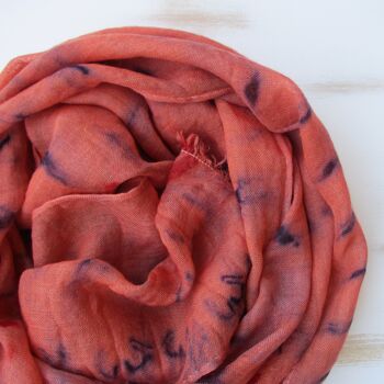 Foulard en laine et soie "orange et violet" teint à la main. 4