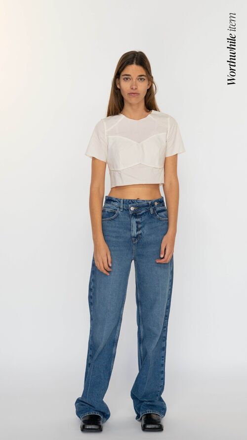White crop top with round neckline and short sleeves