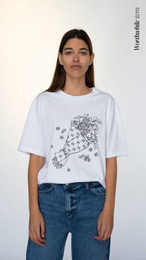 Flowers T-shirtT with round neck and short sleeves
