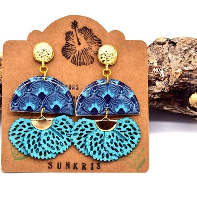 Half-circle resin paper earrings with blue gold Japanese pattern and fan pompom
