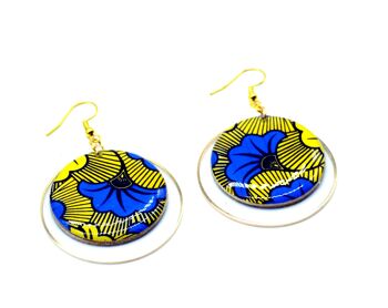 boucles d'oreilles créoles en bois motif wax fleurs de mariage jaune bleu et doré 4