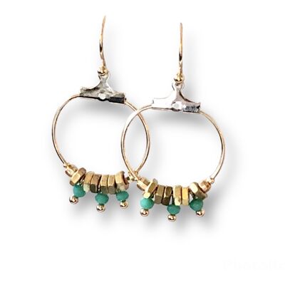 Hoop earrings with 3 turquoise beads Oh la la!