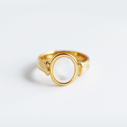 54 floral white ornate onyx signet ring - gold