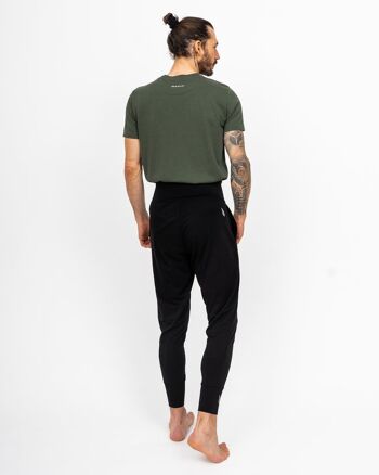 Tenue de Yoga Noir & Olive Classique | Pantalon & T-shirt IKARUS 2