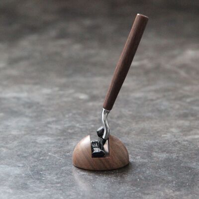 Walnut stand for ecological Caliquo wooden razor