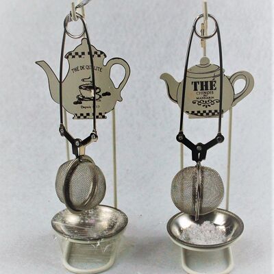 Tea strainer with metal stand