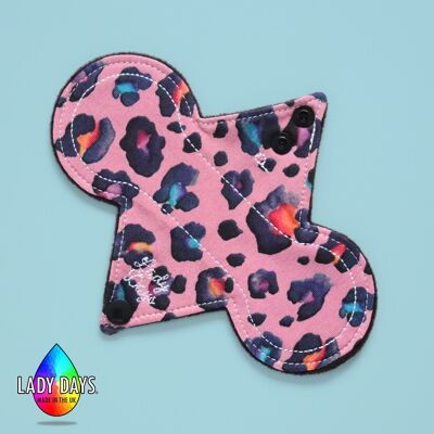 WIEDERVERWENDBARE MENSTRUALEINLAGE – SINGLEHUNDE – ROSA LEOPARD