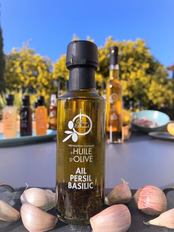Huile d'olive aromatisée à l'ail, & persil & basilic 4
