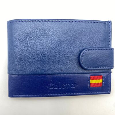 Marine wallet with clasp closure