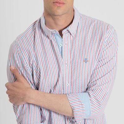 Chemise rayée rouge et bleu clair
