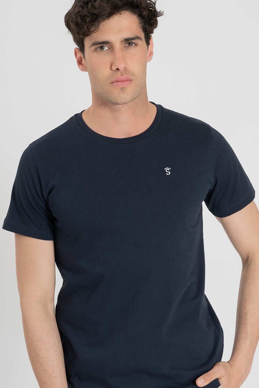 T-shirt blu navy con logo basic
