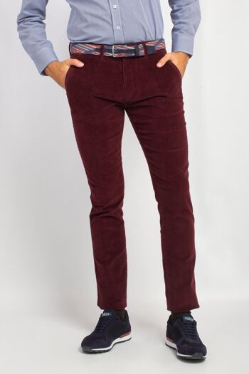 Pantalon en velours côtelé bordeaux 2