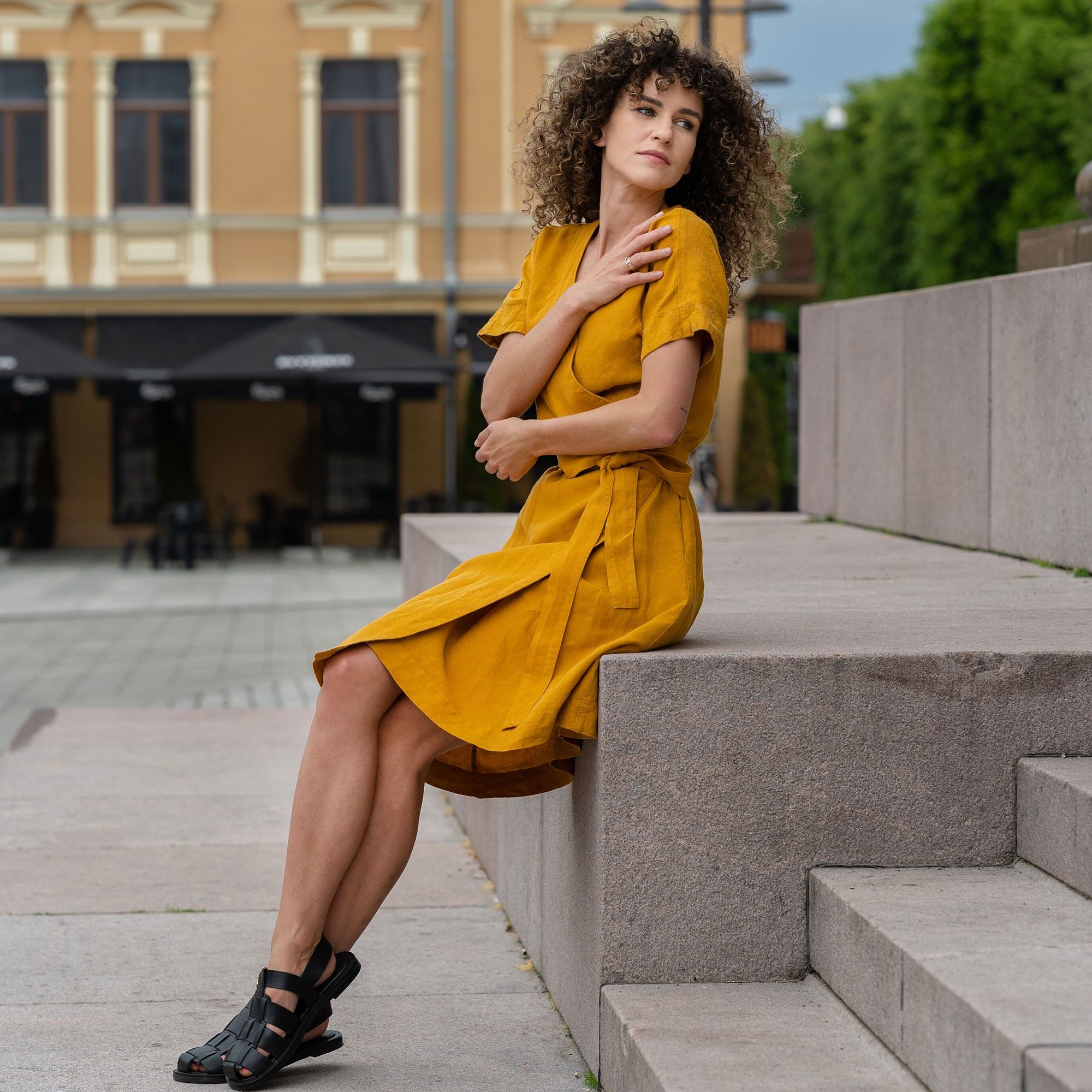 Abito a portafoglio in 100% lino biologico – ELIANA Giallo speziato