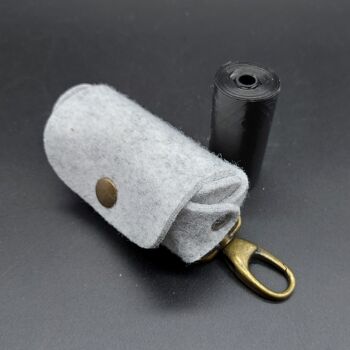 Porte-sac Vegan Dog fabriqué à la main en feutre 5mm. feutre pour chien Opplav (gris perle) 1