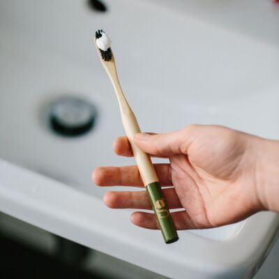 spazzolino da denti in bambù (oliva)