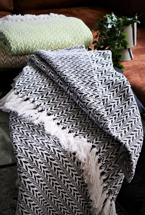 Choti Design White Black Throw