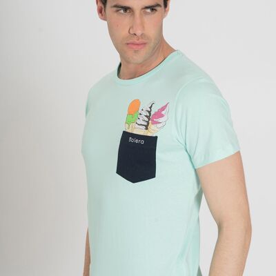 T-shirt verde con disegno gelato.