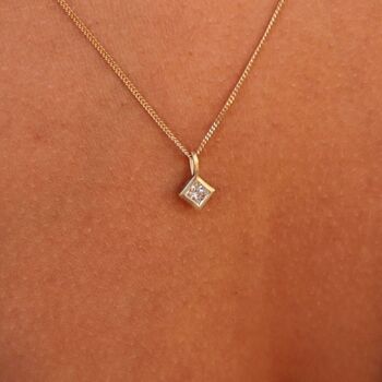 Pegasus Princess Cut Diamond Bezel Set Pendant Necklace / 14k Jaune 2