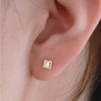 Boucles d'oreilles Pegasus Princess Cut Diamond Bezel Set Stud / Jaune 14k 5