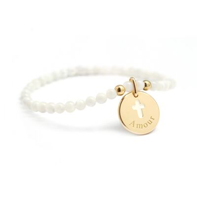Bracelet perles nacre blanche et médaille croix plaqué or femme - gravure AMOUR