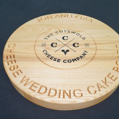 Tablero de madera maciza grabado para tartas, quesos y alimentos (14 pulgadas de diámetro), sin envolver para regalo.