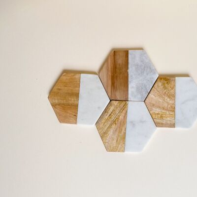 Posavasos hexagonales de madera y mármol. Juego de 4