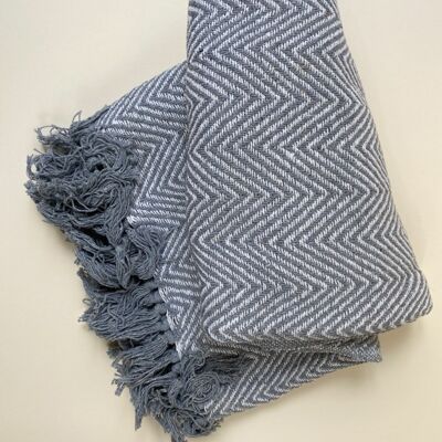 Woven recycled cotton blanket in gray and white color