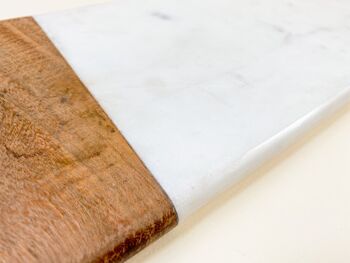 Cutting board in white marble and babool wood 3