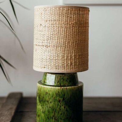 Lampe de table en Jade Vert avec abat-jour en rotin/rafia - Notre lampe la plus vendue en Europe pour Hôtels, Bureaux, Bars, Restaurants, Maisons Particulières !